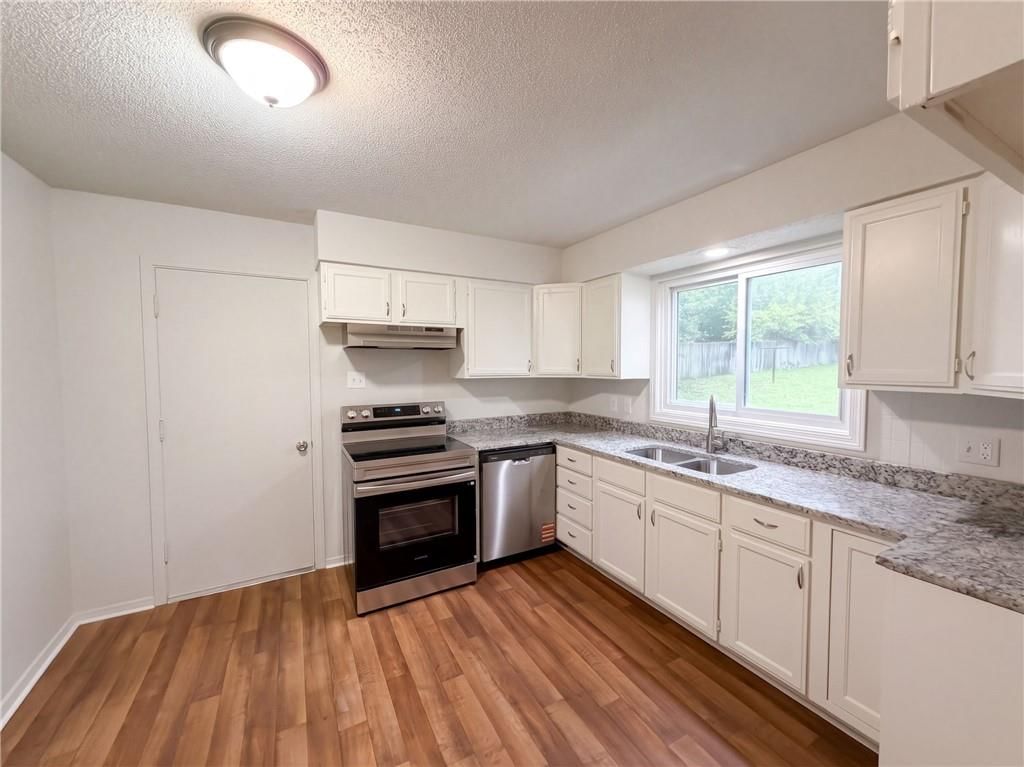11214 E 48th Street, Kansas City, MO: listing photo 2