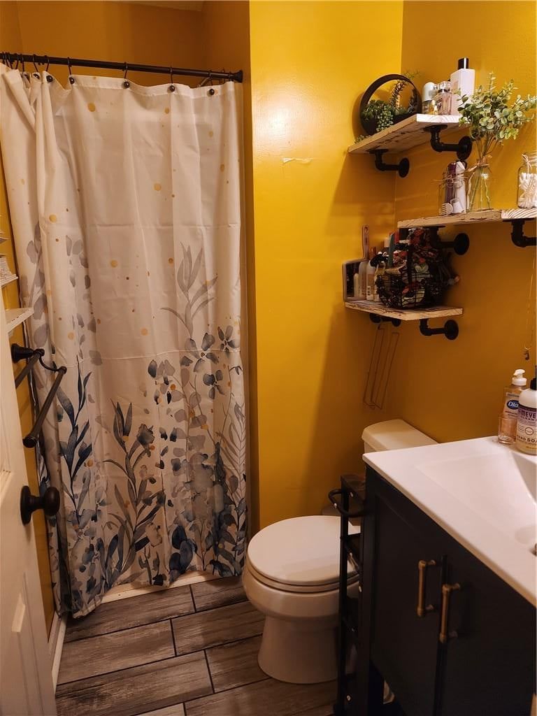 Photo 7 of 14 - 10506 N Baltimore Avenue, Kansas City, MO 64155