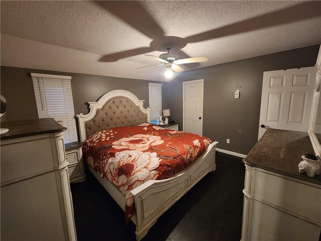 Photo 6 of 14 - 10506 N Baltimore Avenue, Kansas City, MO 64155