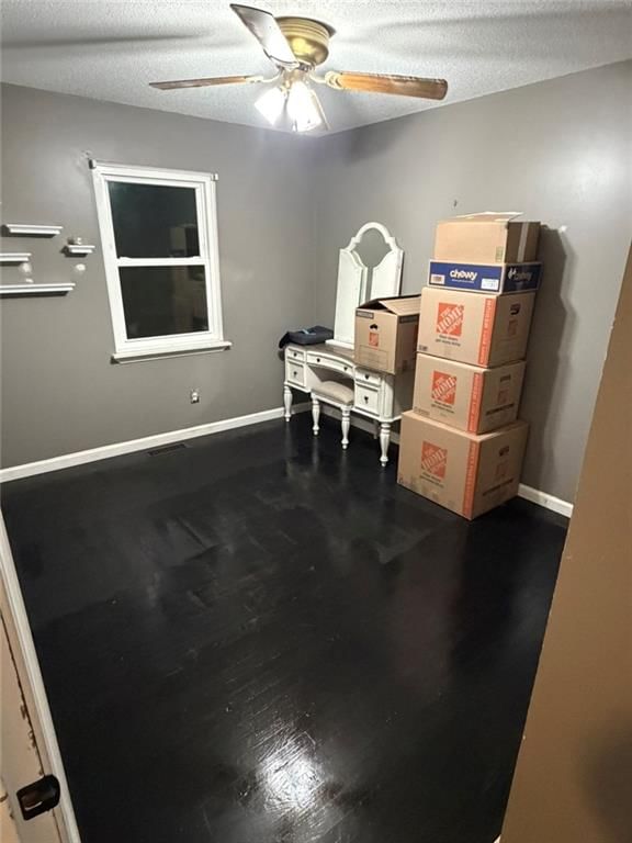 Photo 9 of 14 - 10506 N Baltimore Avenue, Kansas City, MO 64155