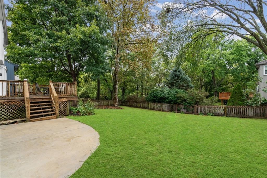 Photo 39 of 51 - 10324 Rosehill Road, Overland Park, KS 66215