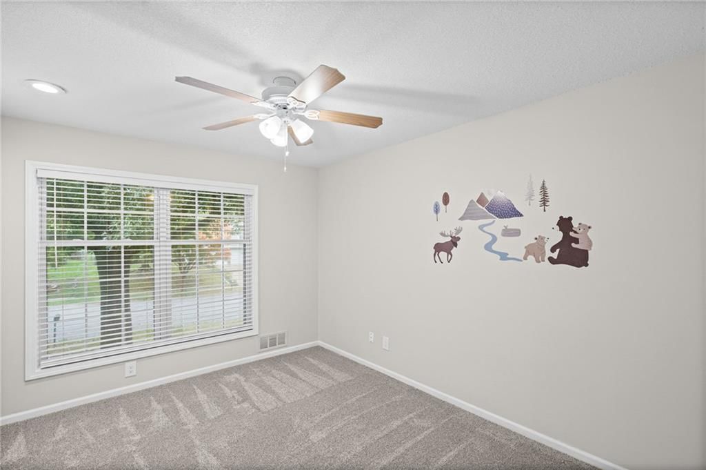 Photo 28 of 51 - 10324 Rosehill Road, Overland Park, KS 66215