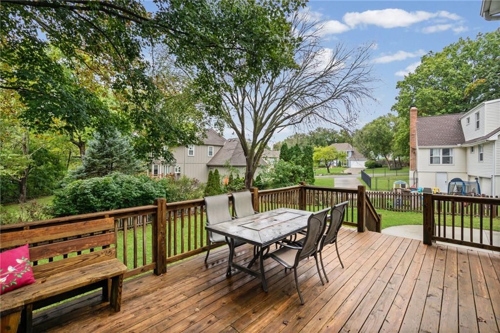 Photo 37 of 51 - 10324 Rosehill Road, Overland Park, KS 66215