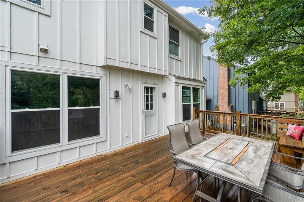Photo 38 of 51 - 10324 Rosehill Road, Overland Park, KS 66215