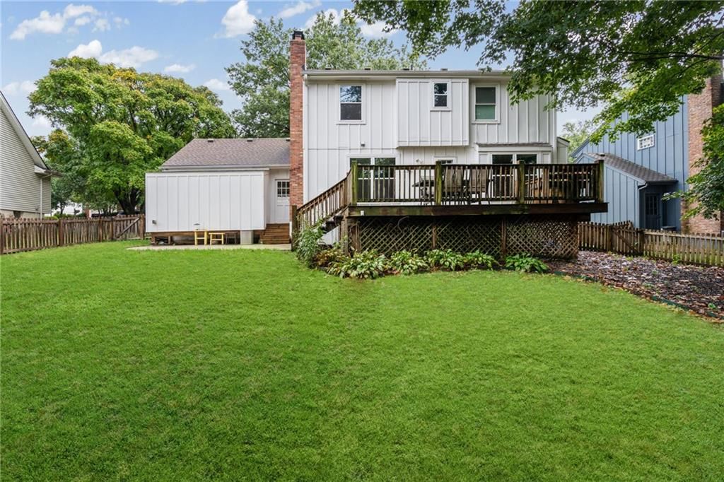 Photo 41 of 51 - 10324 Rosehill Road, Overland Park, KS 66215