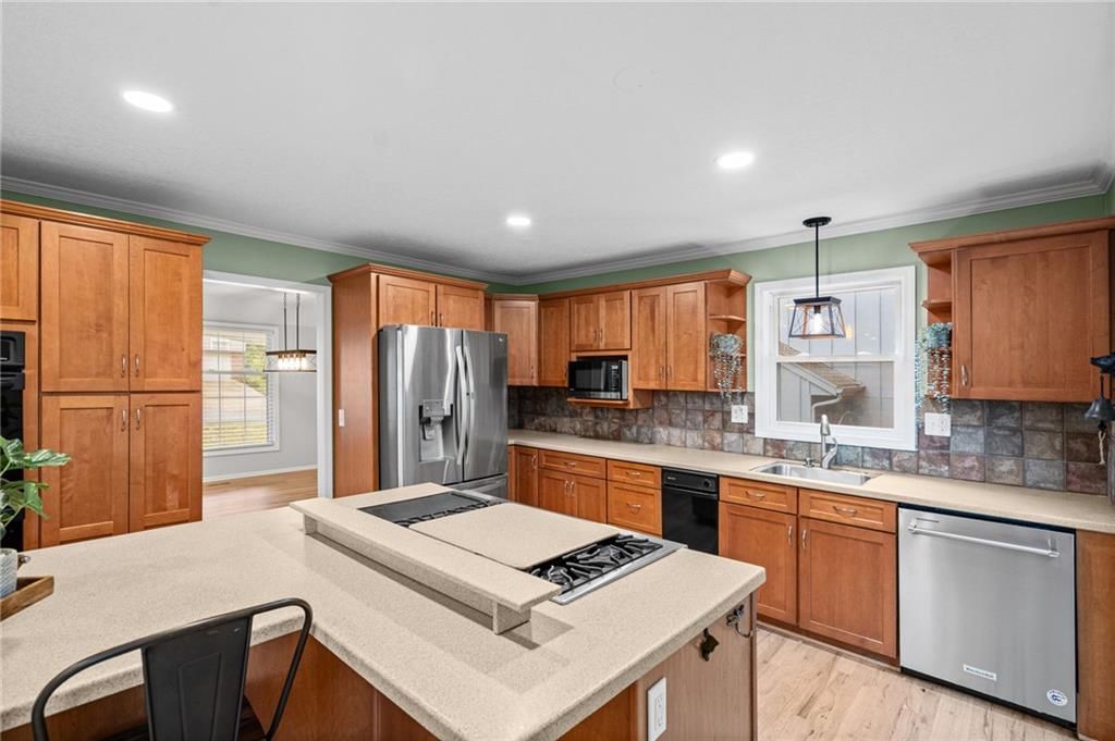 Photo 16 of 51 - 10324 Rosehill Road, Overland Park, KS 66215