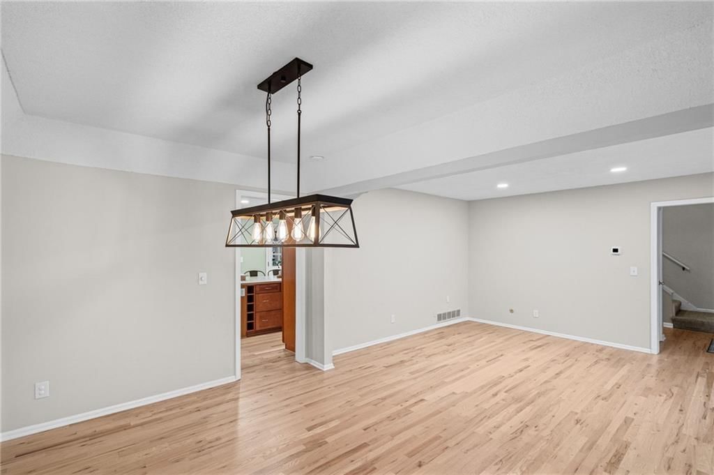 Photo 9 of 51 - 10324 Rosehill Road, Overland Park, KS 66215