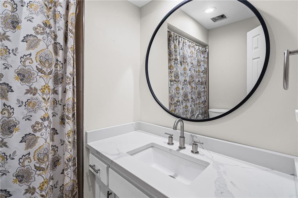 Photo 27 of 51 - 10324 Rosehill Road, Overland Park, KS 66215