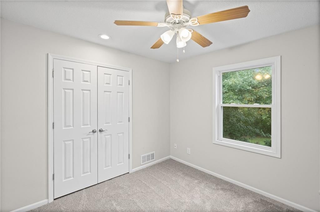 Photo 30 of 51 - 10324 Rosehill Road, Overland Park, KS 66215