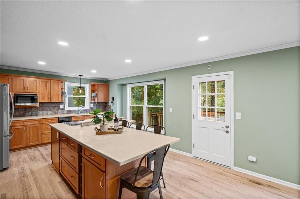 Photo 15 of 51 - 10324 Rosehill Road, Overland Park, KS 66215