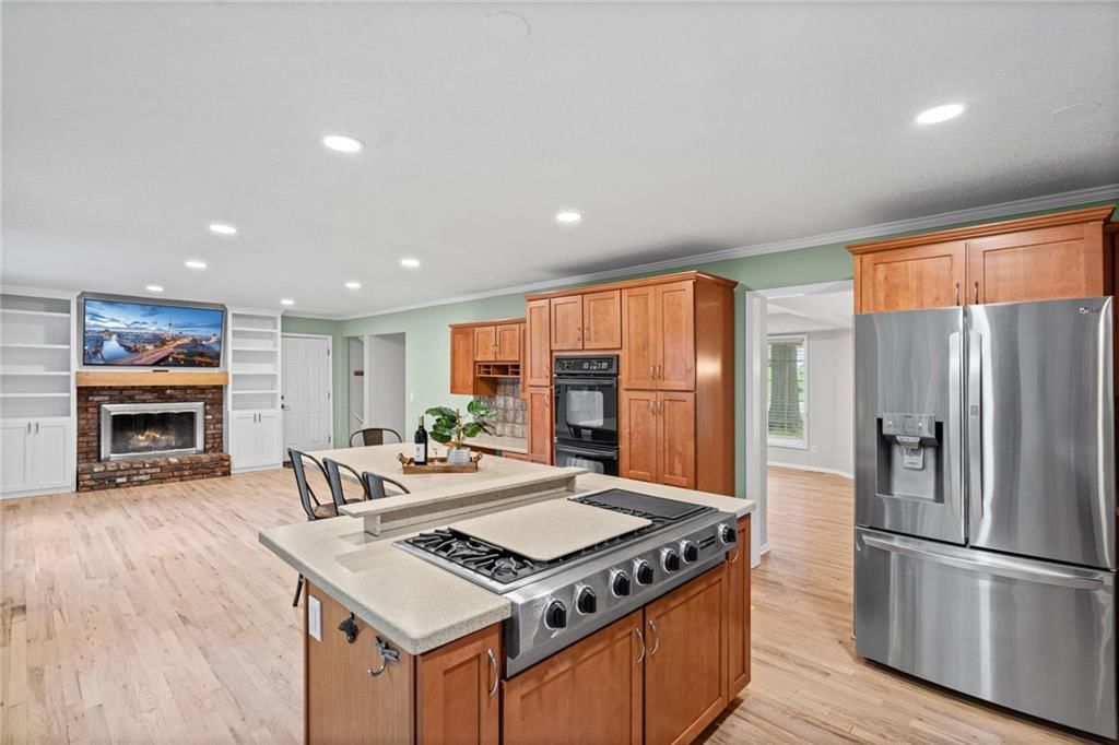Photo 17 of 51 - 10324 Rosehill Road, Overland Park, KS 66215