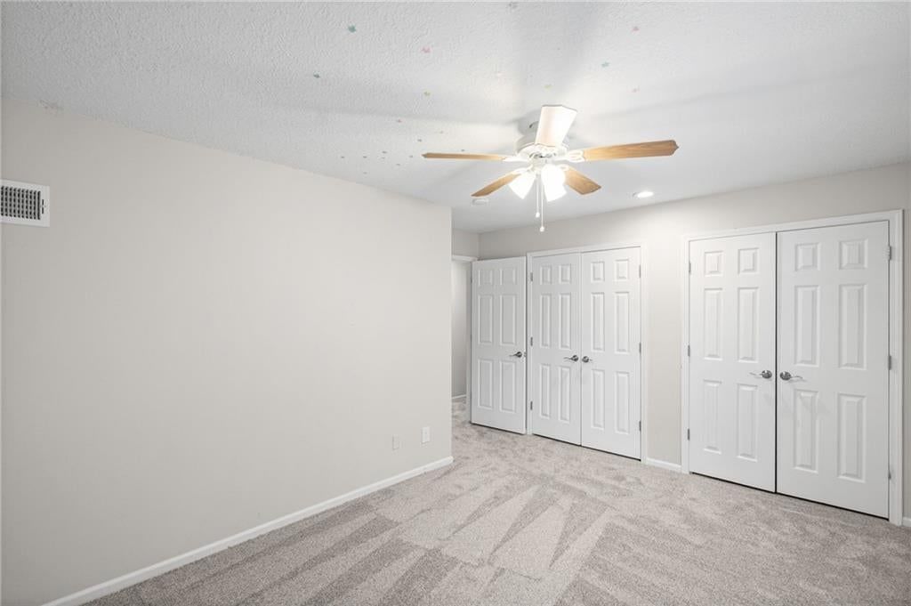 Photo 26 of 51 - 10324 Rosehill Road, Overland Park, KS 66215