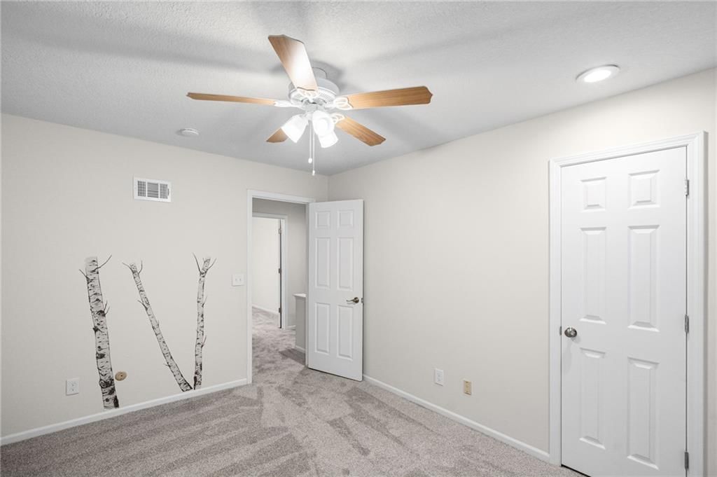 Photo 29 of 51 - 10324 Rosehill Road, Overland Park, KS 66215