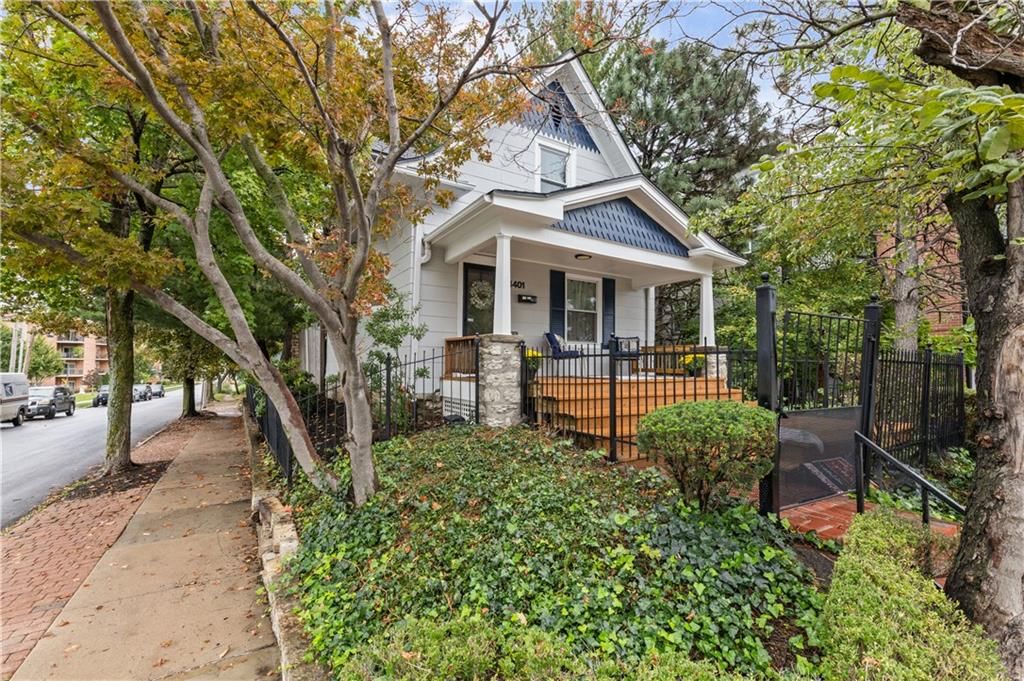 4401 Madison Avenue, Kansas City, MO: listing photo 2
