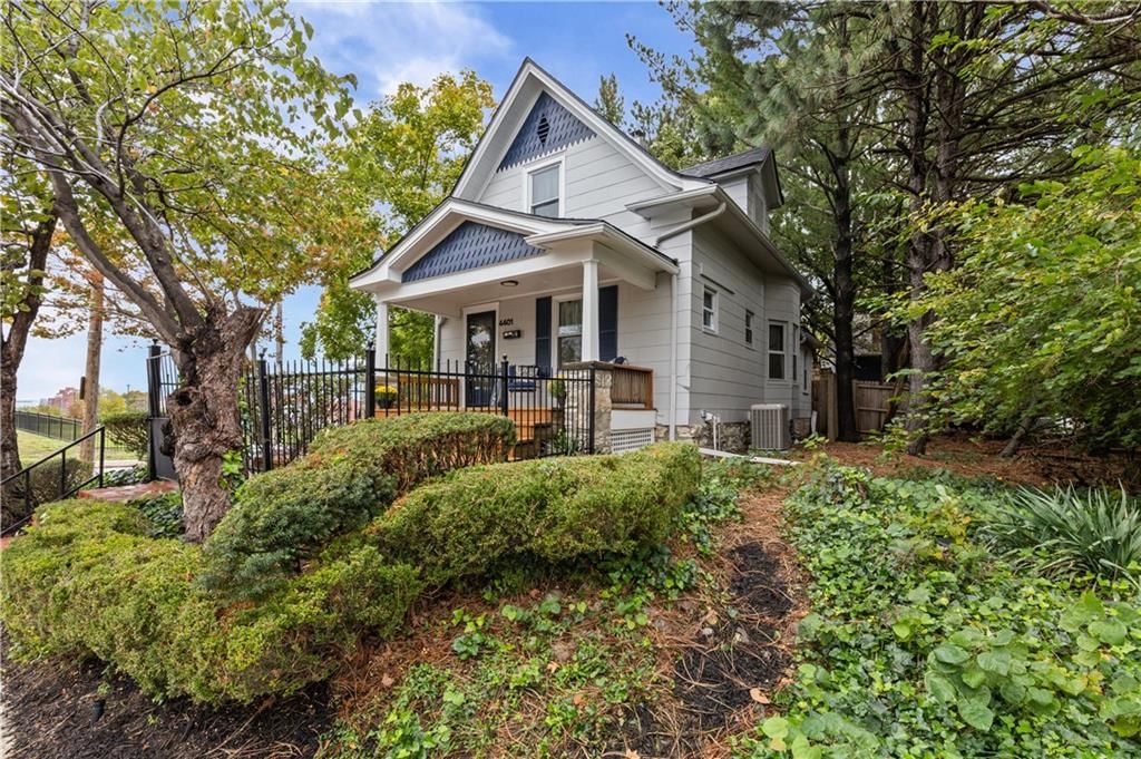 4401 Madison Avenue, Kansas City, MO: listing photo 3