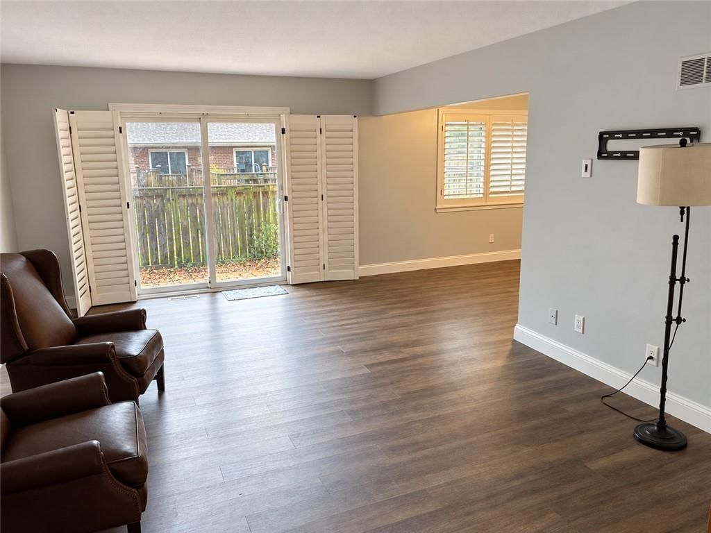 5407 W 103 Terrace, Overland Park, KS: listing photo 2