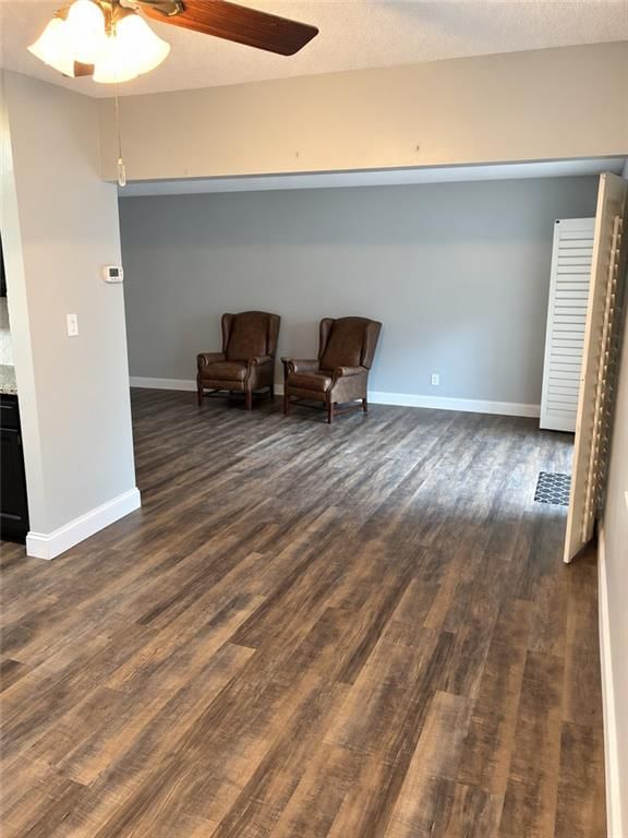 Photo 5 of 24 - 5407 W 103 Terrace, Overland Park, KS 66207
