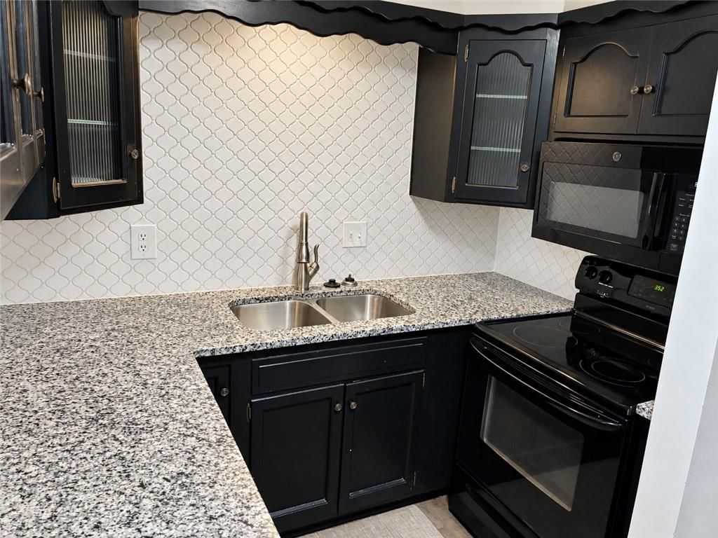 Photo 10 of 24 - 5407 W 103 Terrace, Overland Park, KS 66207