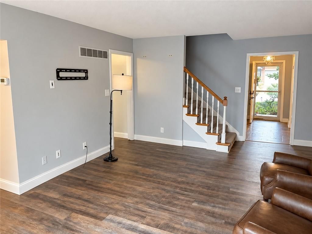 5407 W 103 Terrace, Overland Park, KS: listing photo 3