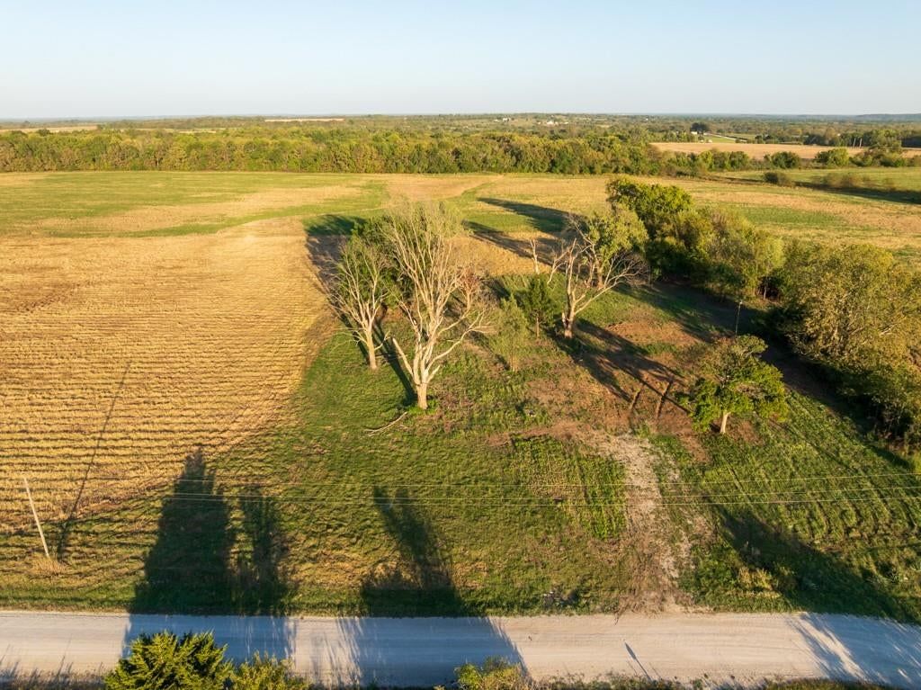 Photo 15 of 32 - 29623 S Van Meter Road