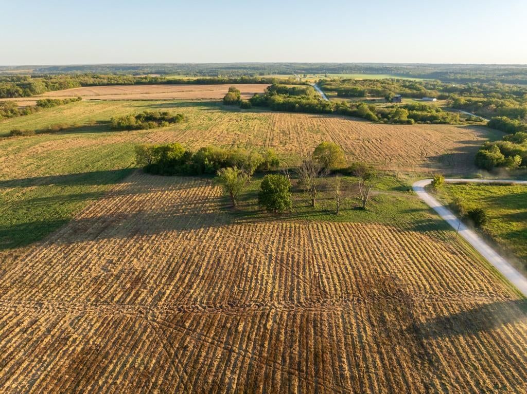 29623 S Vanmeter Road, Freeman, MO: listing photo 2