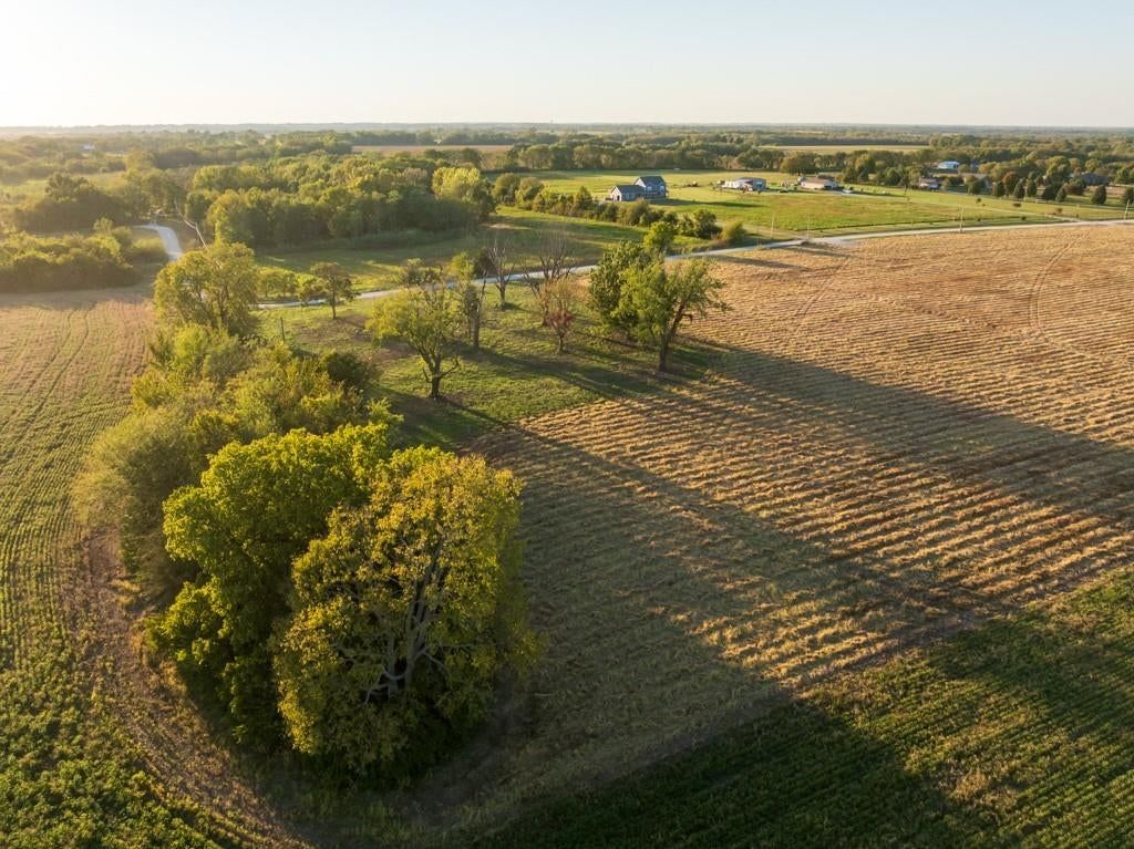 Photo 8 of 32 - 29623 S Van Meter Road