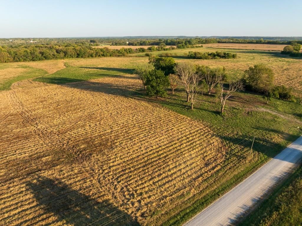 Photo 17 of 32 - 29623 S Van Meter Road