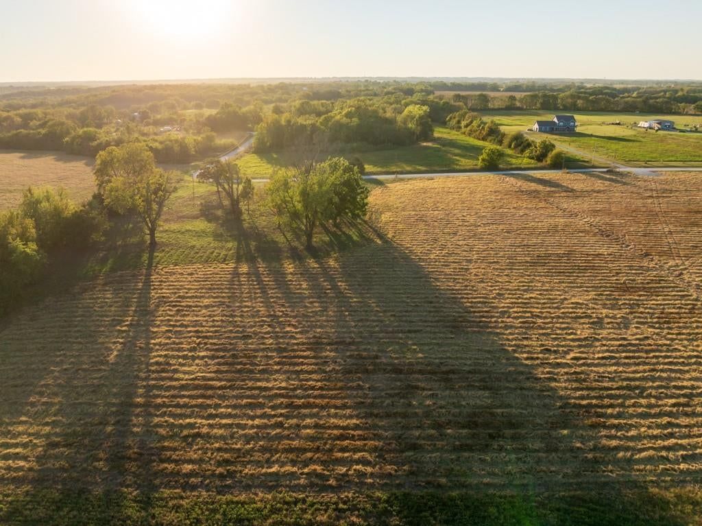 Photo 7 of 32 - 29623 S Van Meter Road