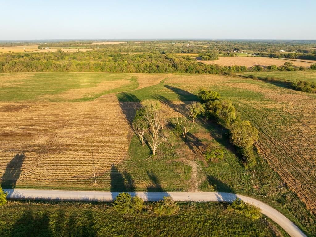 Photo 14 of 32 - 29623 S Van Meter Road