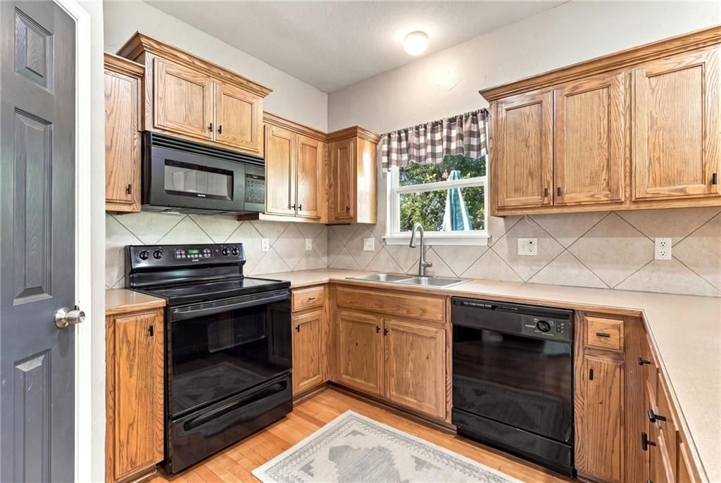 Photo 17 of 40 - 372 W Madison Street, Gardner, KS 66030