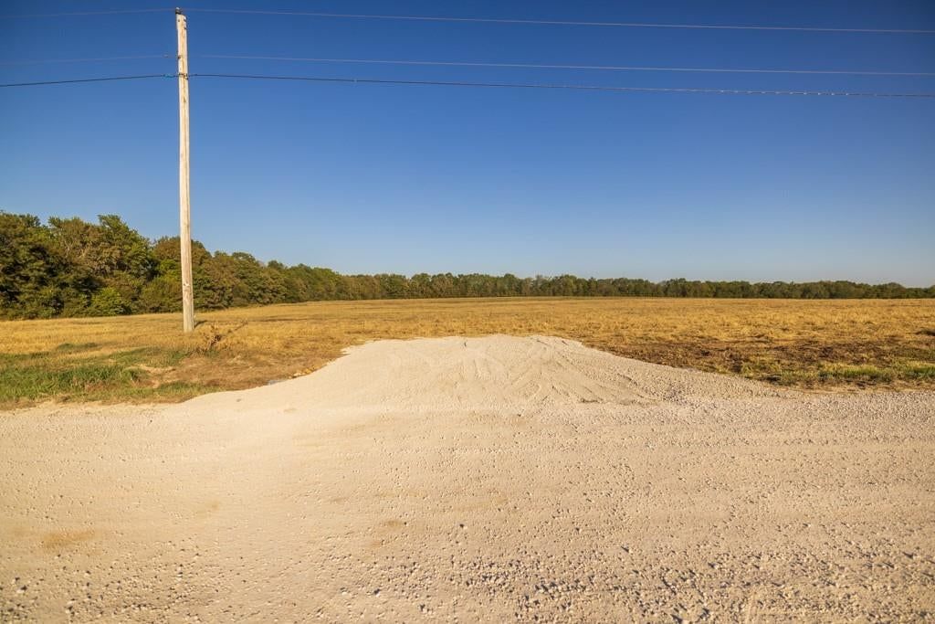 S Vanmeter Road, Freeman, MO: listing photo 2