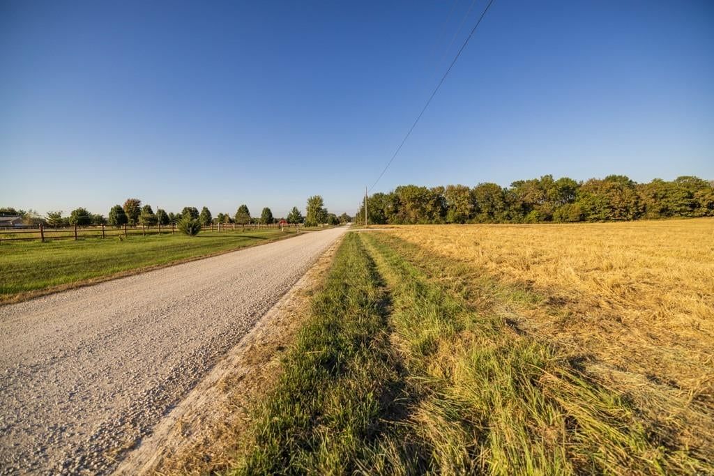 S Vanmeter Road, Freeman, MO: listing photo 3