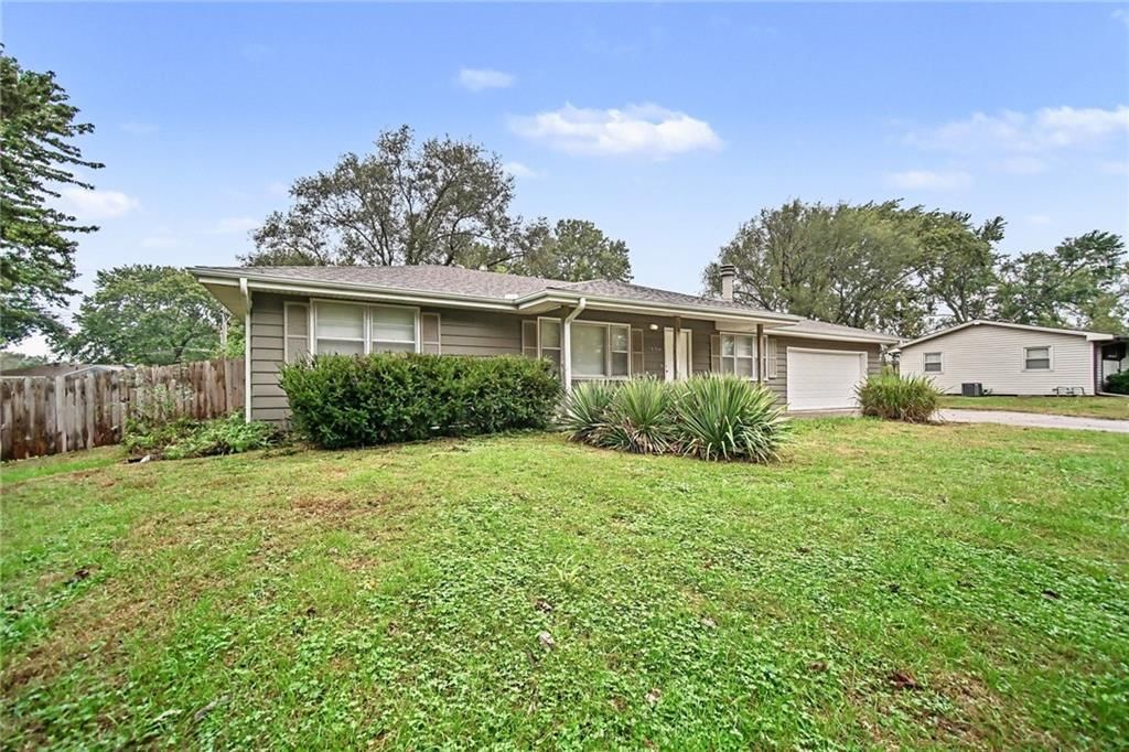 10710 N Grand Avenue, Kansas City, MO: listing photo 3