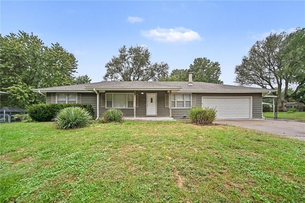 10710 N Grand Avenue, Kansas City, MO: listing photo 2