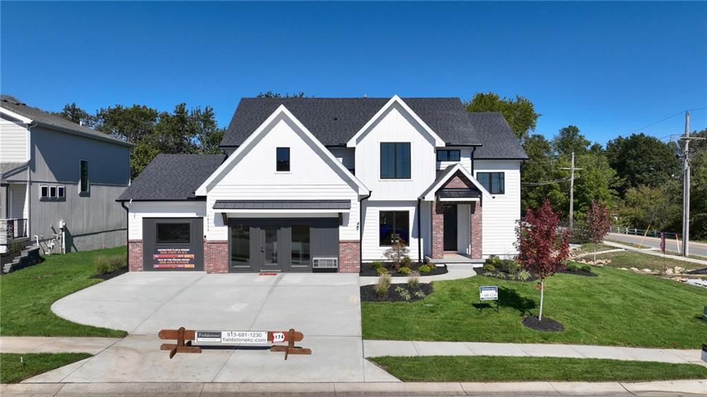 Big backyard and flat lot at 18330 W 195th Street, Spring Hill, KS 66083