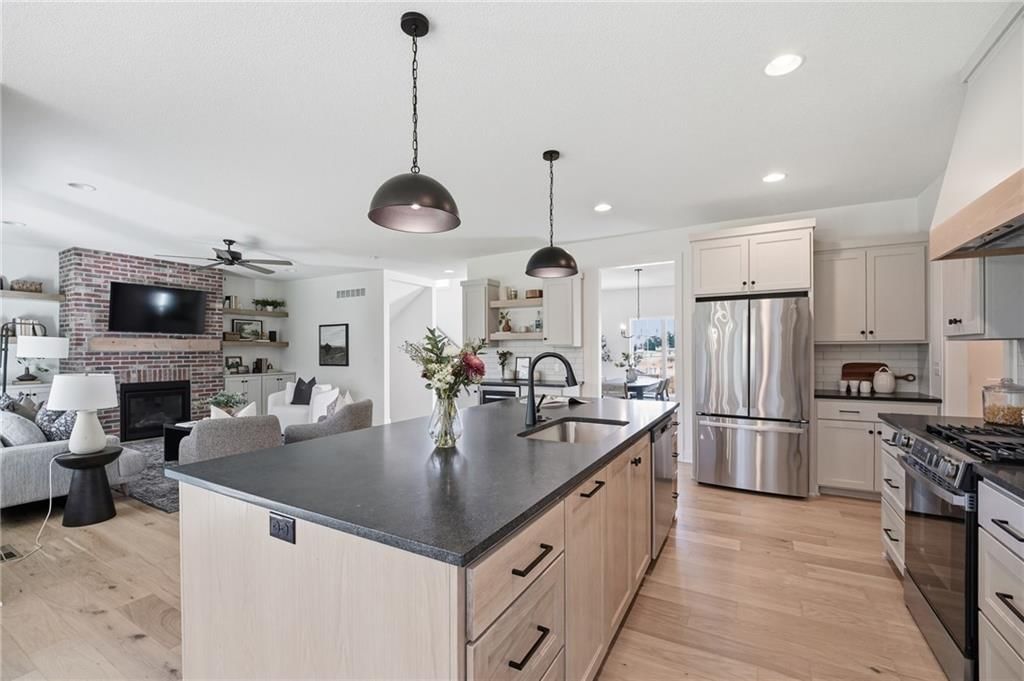 Photo 19 of 41 - 18330 W 195th Street, Spring Hill, KS 66083