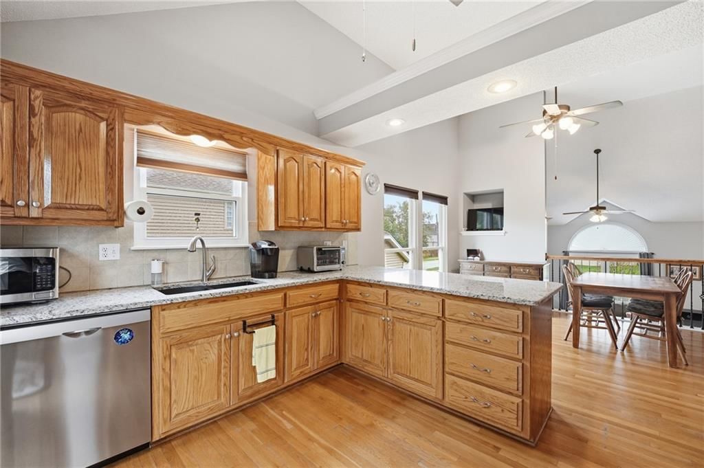 Photo 12 of 42 - 2252 SW Morris Drive, Lee's Summit, MO 64082