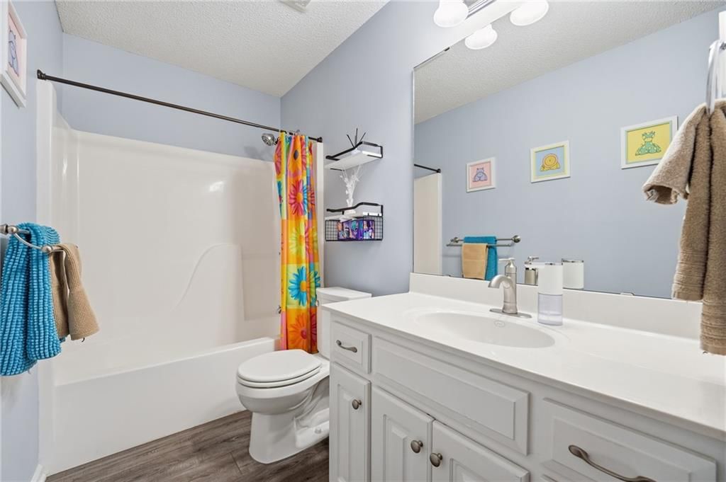 Photo 19 of 42 - 2252 SW Morris Drive, Lee's Summit, MO 64082