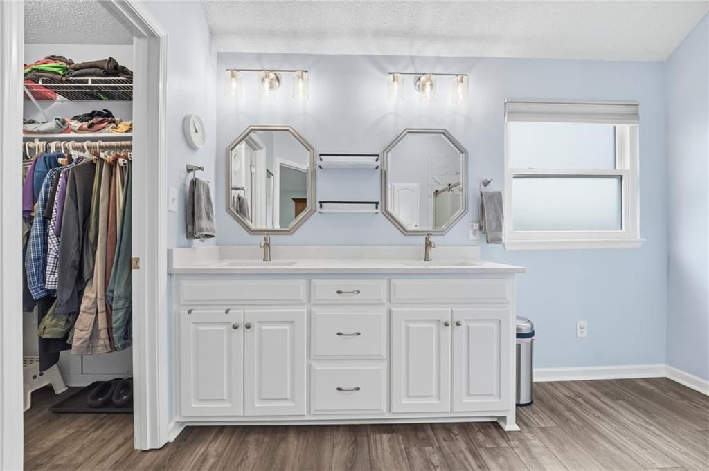 Double vanity and white vanity at 2252 SW Morris Drive, Lee's Summit, MO 64082