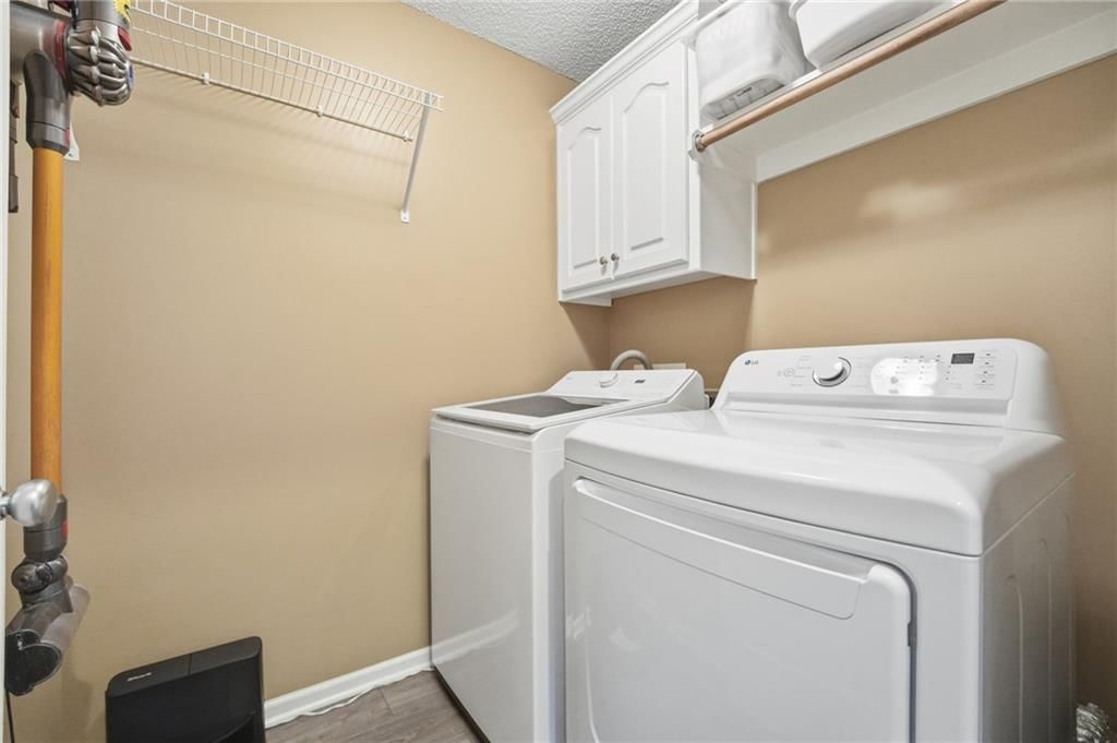 Photo 18 of 42 - 2252 SW Morris Drive, Lee's Summit, MO 64082