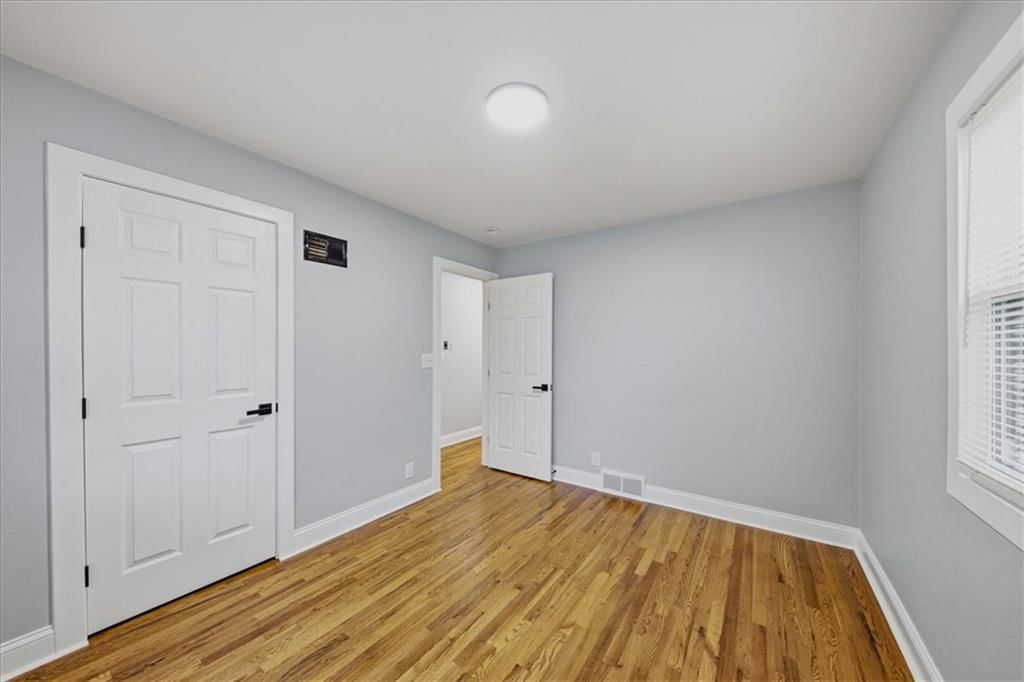 Photo 29 of 35 - 8520 Larsen Street, Overland Park, KS 66214