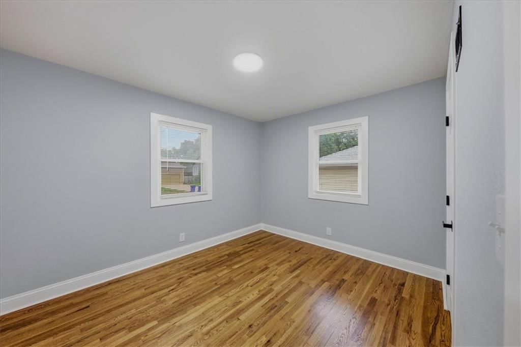Photo 27 of 35 - 8520 Larsen Street, Overland Park, KS 66214