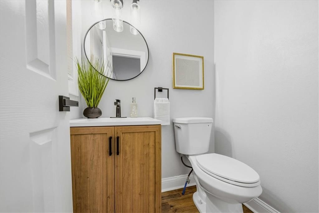 Photo 24 of 35 - 8520 Larsen Street, Overland Park, KS 66214