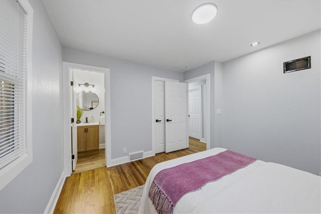 Photo 22 of 35 - 8520 Larsen Street, Overland Park, KS 66214