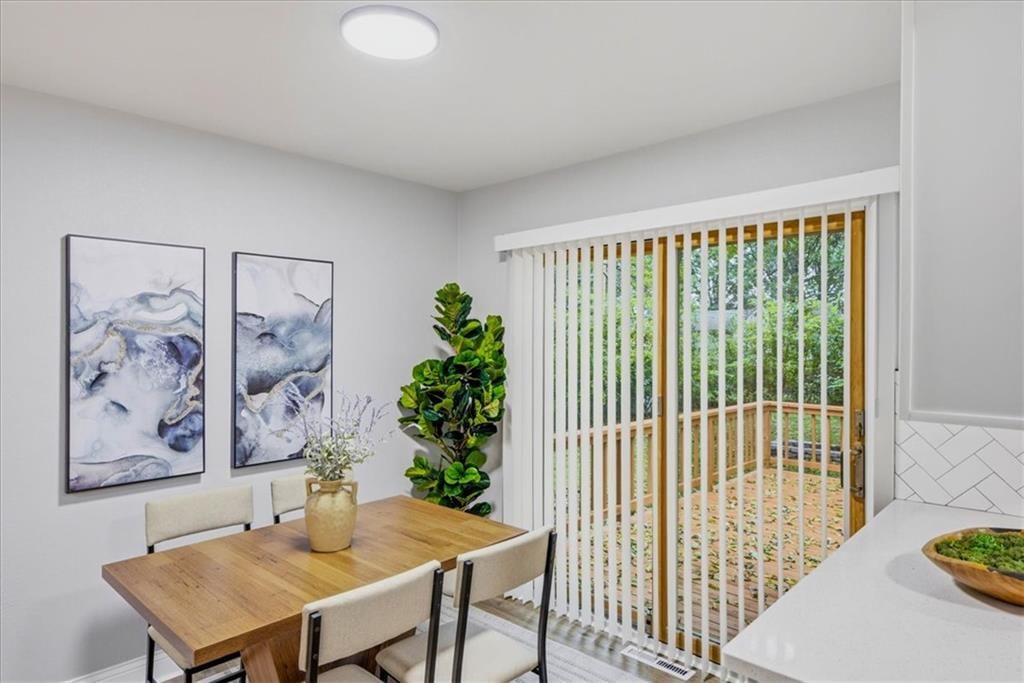 Breakfast nook at 8520 Larsen Street, Overland Park, KS 66214