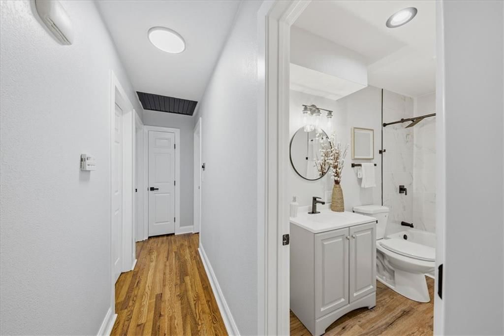 Photo 16 of 35 - 8520 Larsen Street, Overland Park, KS 66214