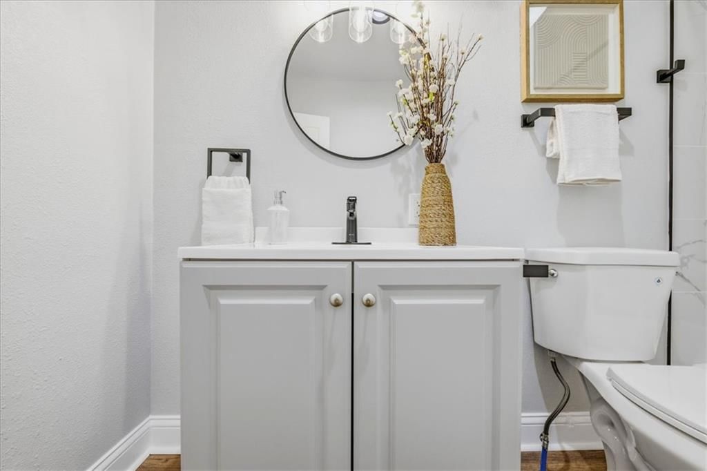 Photo 18 of 35 - 8520 Larsen Street, Overland Park, KS 66214