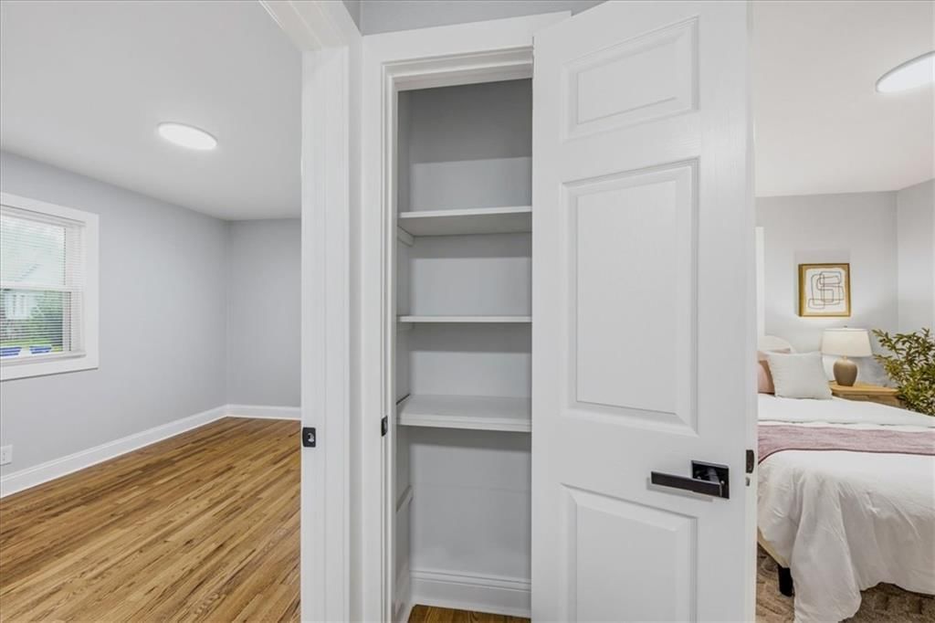 Photo 26 of 35 - 8520 Larsen Street, Overland Park, KS 66214