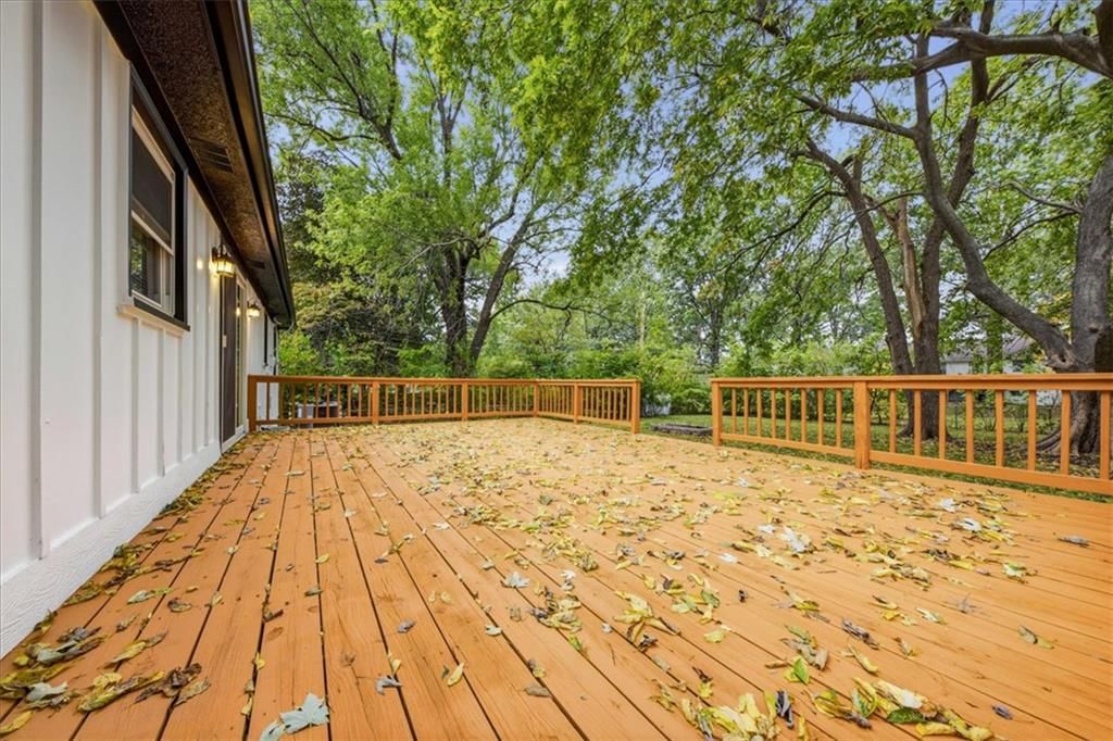 Photo 35 of 35 - 8520 Larsen Street, Overland Park, KS 66214