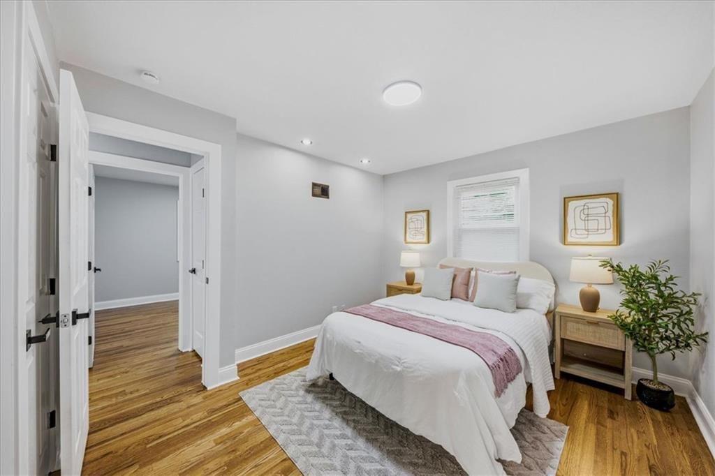 Photo 21 of 35 - 8520 Larsen Street, Overland Park, KS 66214